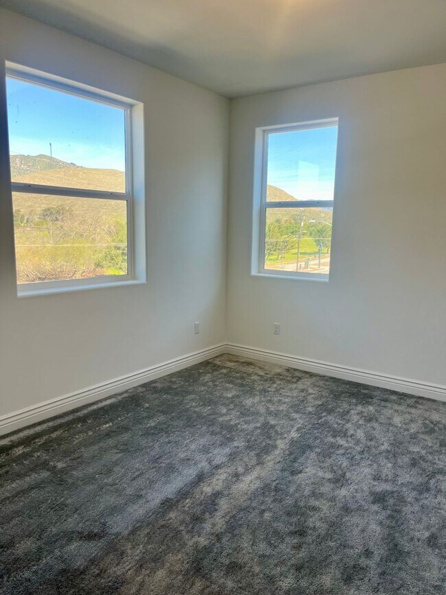 Building Photo - Spacious 3 Bedroom 2 Full Bath Condo with Stunning Views and Energy Savings