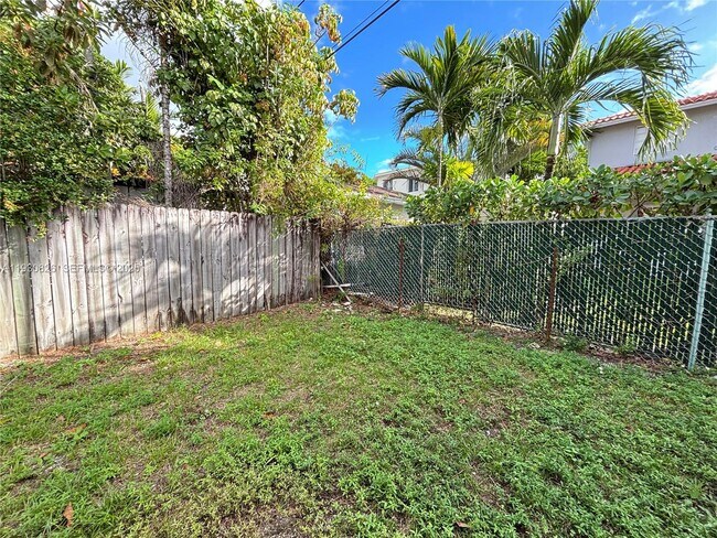 Building Photo - 1654 SW 14th Terrace