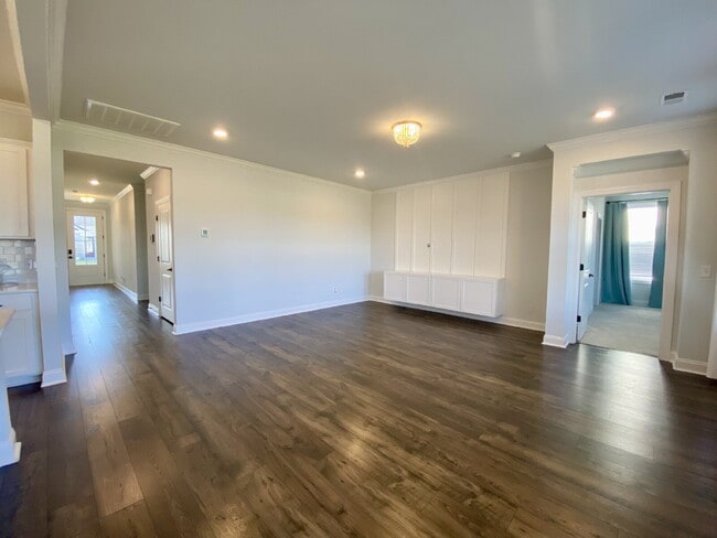 Building Photo - Spacious, Four Bedroom, Ranch Style Home!