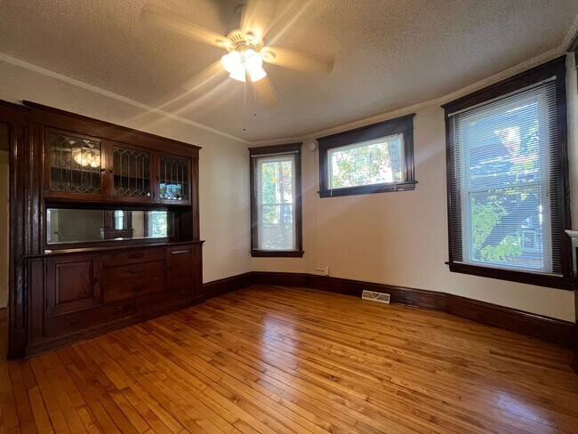 Building Photo - This spacious 3-bedroom lower level duplex...