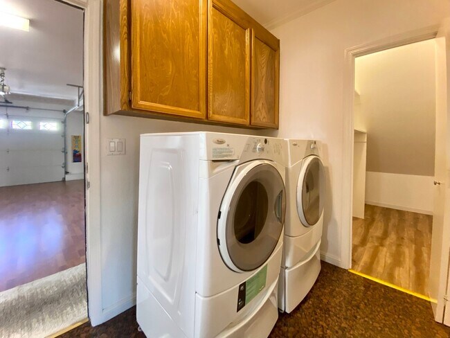Building Photo - Spacious 4-Bedroom Irvington Home with Mod...