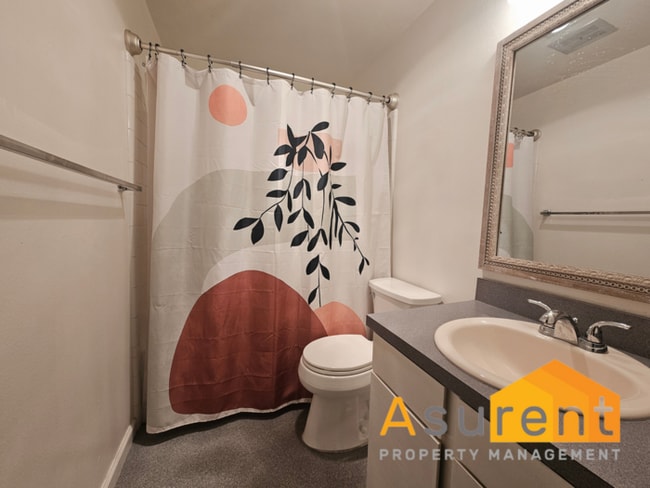 Building Photo - Bright & Spacious 2-Bedroom Apartment in A...