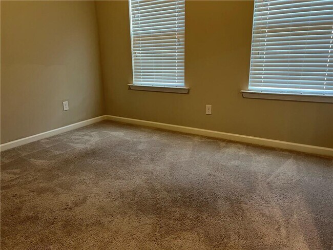 Building Photo - 363 Commons Ave