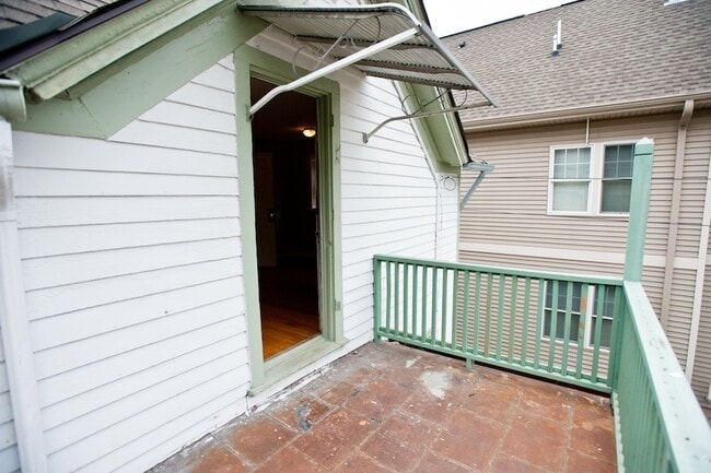 Building Photo - 3259 N Oakland Ave