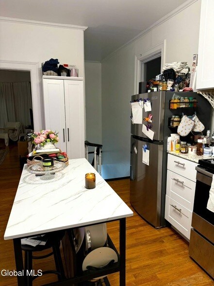 Building Photo - 200 Beekman St