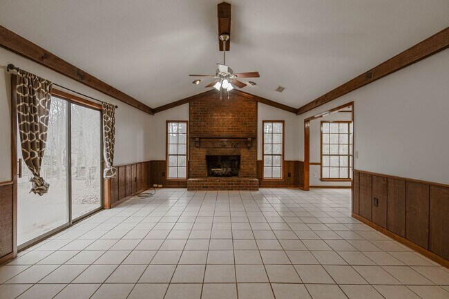 Building Photo - 575 Bradford Dr