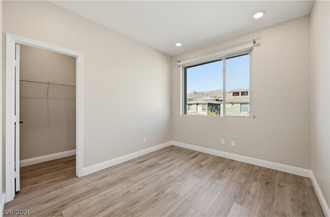 Building Photo - 402 Purple Sandpiper St