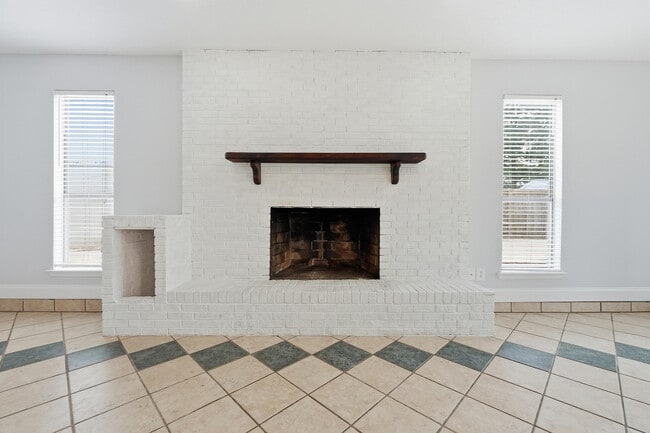 Building Photo - 120 Dyer St