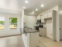 Building Photo - Move-In Ready 2-Bed Home in Lawton w/ Garage