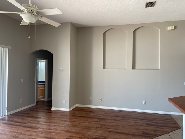Building Photo - RIVERVIEW POOL HOME FOR RENT