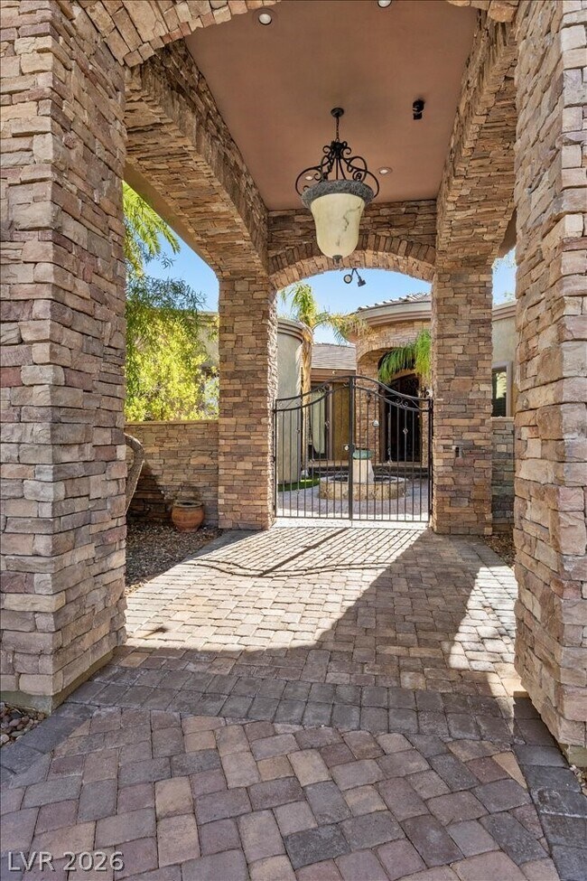 Building Photo - 514 Mandalay Ct