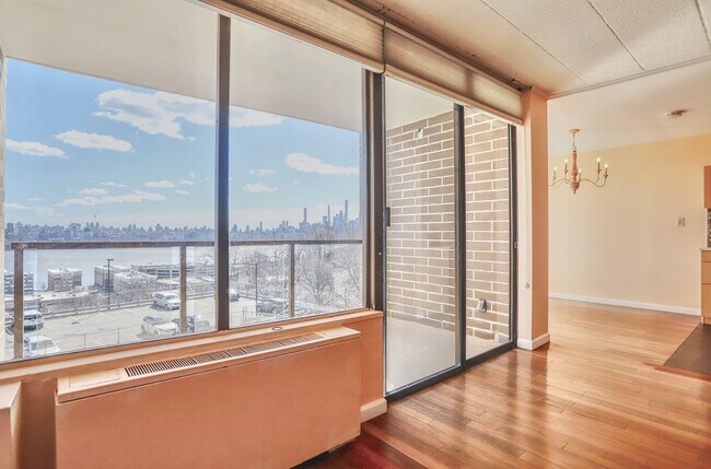 Building Photo - 9060 PALISADE Ave