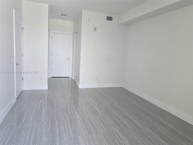 Building Photo - 2960 NE 207th St