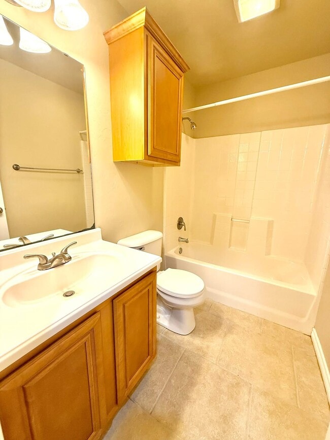 Building Photo - 402 Boggy Creek Dr