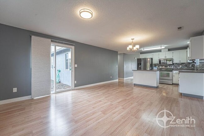 Building Photo - 15408 NE 90th St