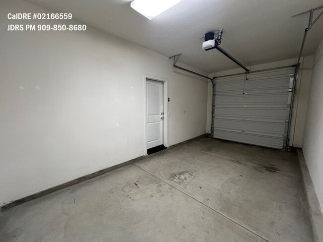 Building Photo - Price Lowered! Chino 4 Bedroom Condo
