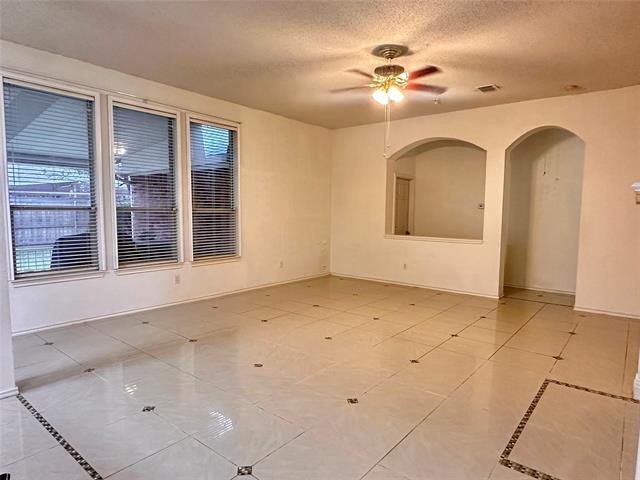 Building Photo - 3531 Tamarack Dr