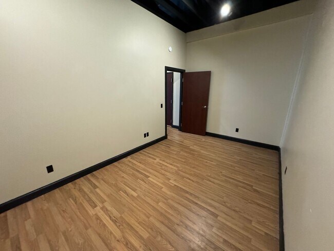Building Photo - Beautiful Loft in Downtown Springfield