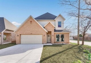 Building Photo - 100 Hackberry Ln