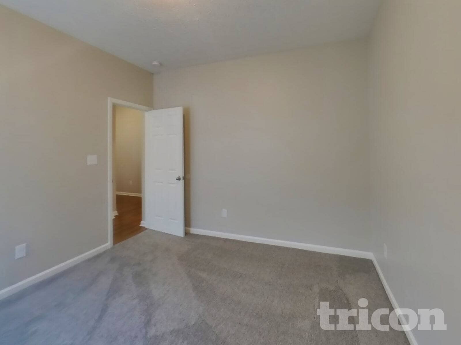 Building Photo - 6646 Laurelwood Dr