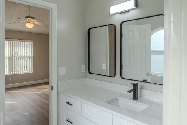 Building Photo - 5004 Laguna Bay Cir