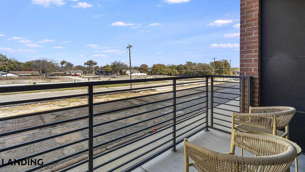 Building Photo - 1345 E 15th St