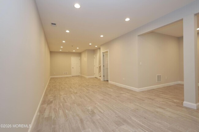 Building Photo - 10 Gonzalez Dr