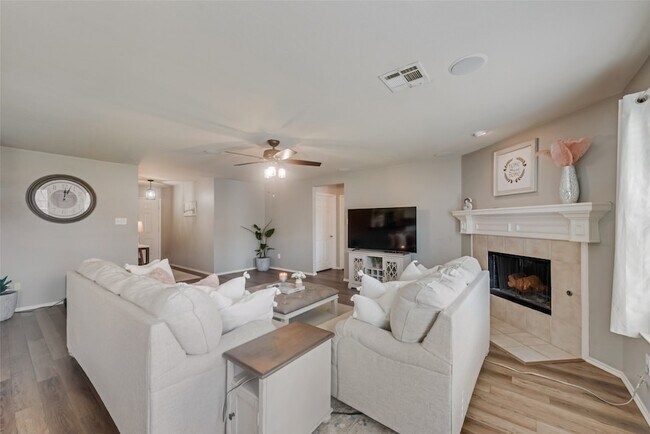 Building Photo - 9805 Tanglebrush Dr