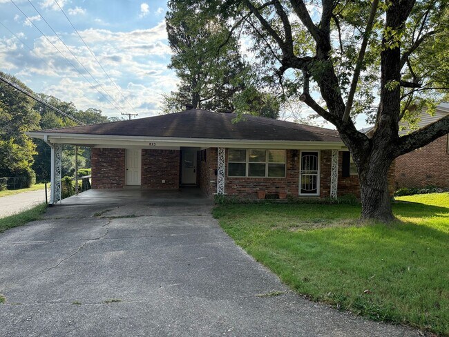 Primary Photo - 823 N Bryan St