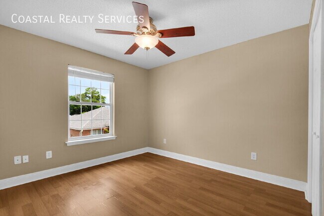 Building Photo - 879 Van Dyke Dr