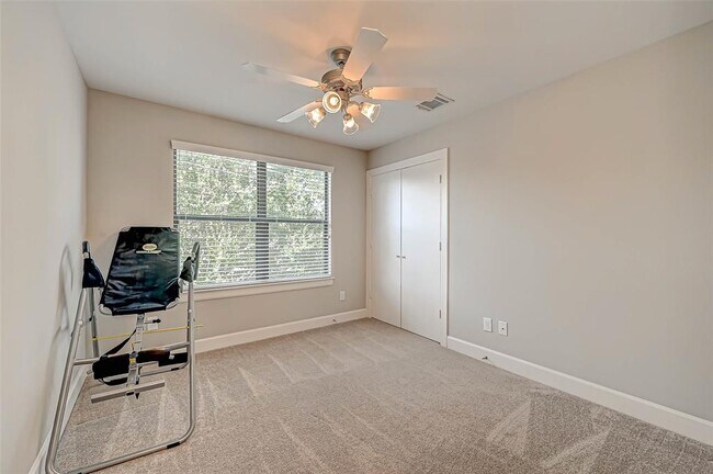 Building Photo - 2710 Hullsmith Dr