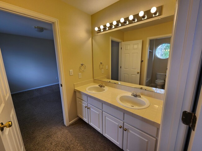 Building Photo - Great Saddle Rock Heights Home! 5 Bedroom ...