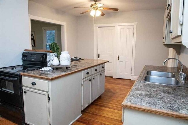 Building Photo - 108 N Main St