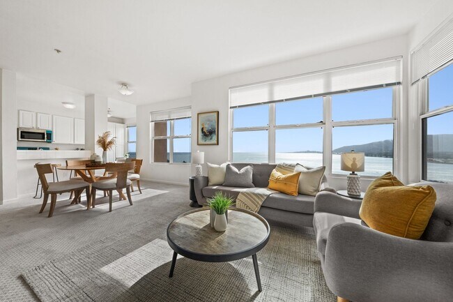 Building Photo - Epic REA - Top floor, Sweeping Views, 3 BR...