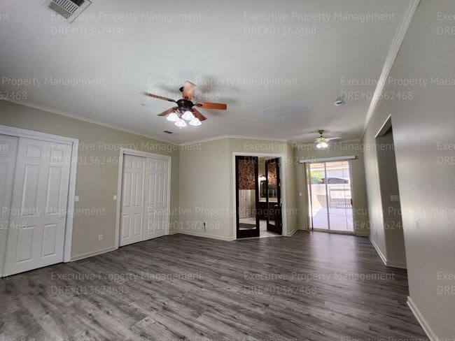 Building Photo - 4 bedroom 3 FULL bath/ 3 CAR Garage.. 2418...