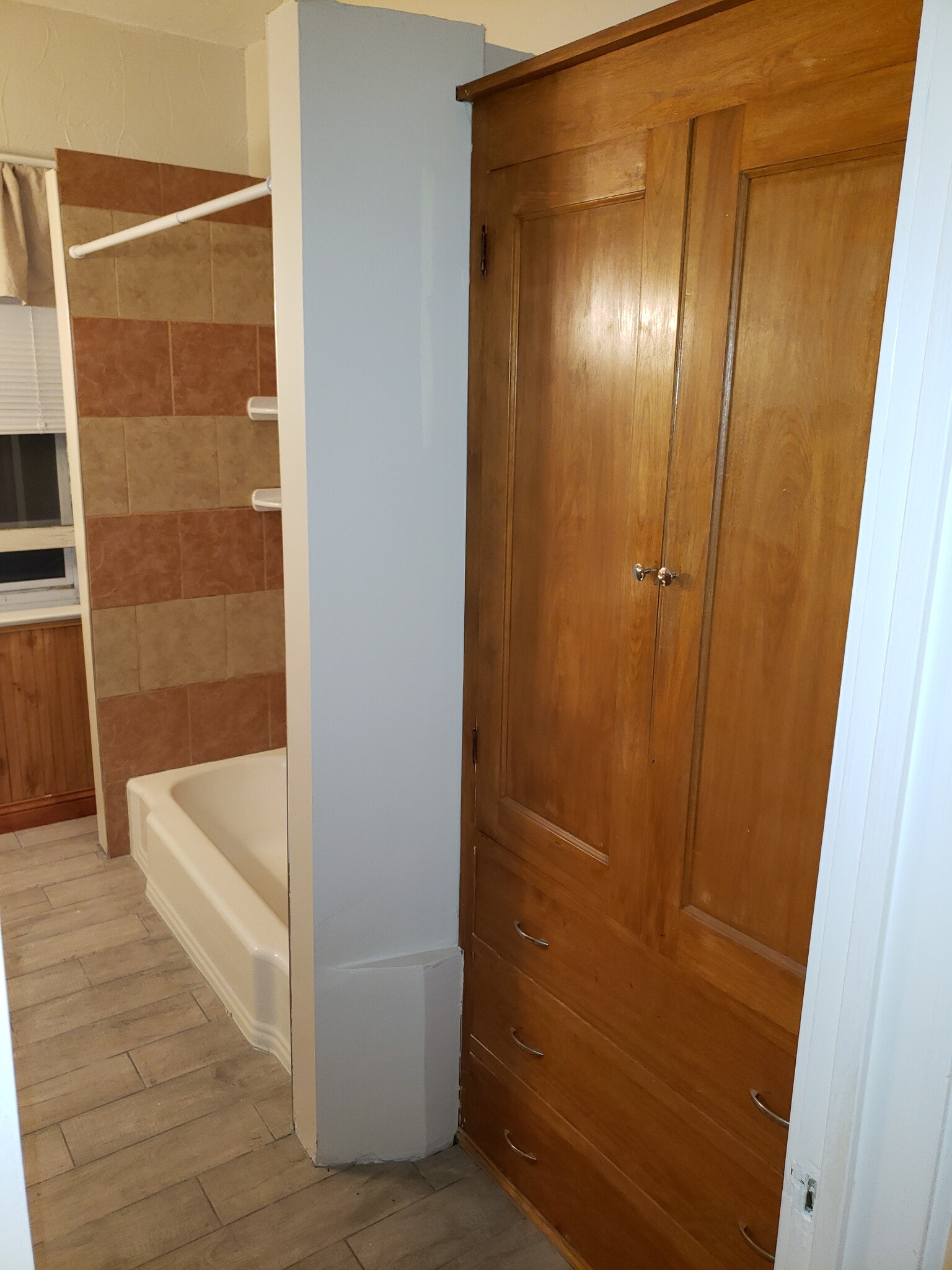 Building Photo - 417 5th Ave SE