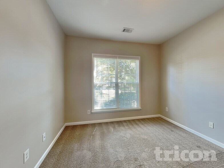 Building Photo - 6740 Waveland Dr