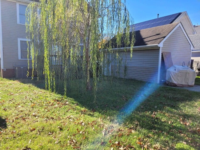 Building Photo - 3 Bedroom, 2.5 Bath Home with Open Floor Plan