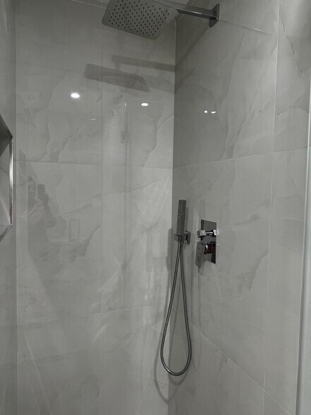 Master Bathroom - 2461 SW 82nd Ave