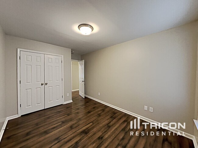 Building Photo - 3012 Brittany Dr