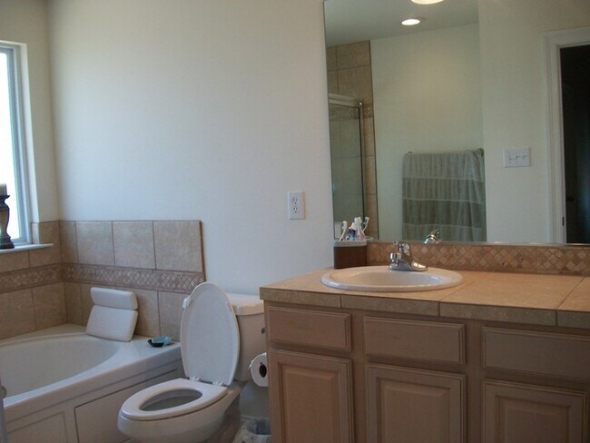 Building Photo - Newer 4 bedroom house off Old Hammond