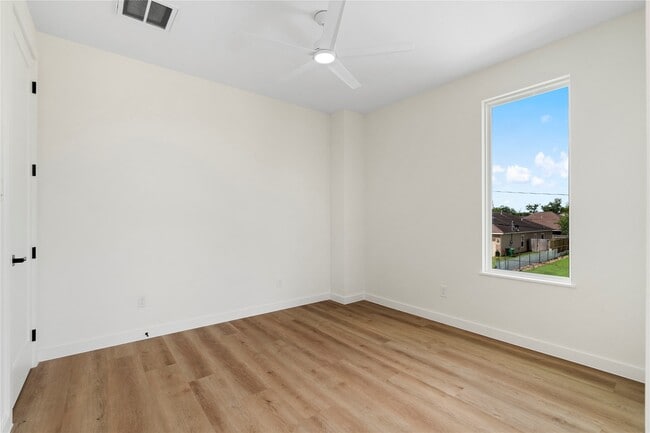 Building Photo - 8205 Parnell St