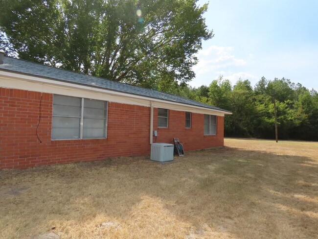 Building Photo - Country Living in Arp! 3 Bedroom, 1 Bath H...
