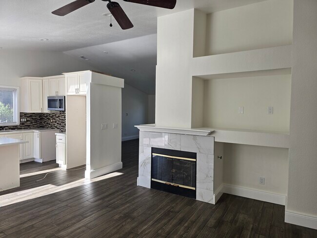 Building Photo - 6141 Starling Dr