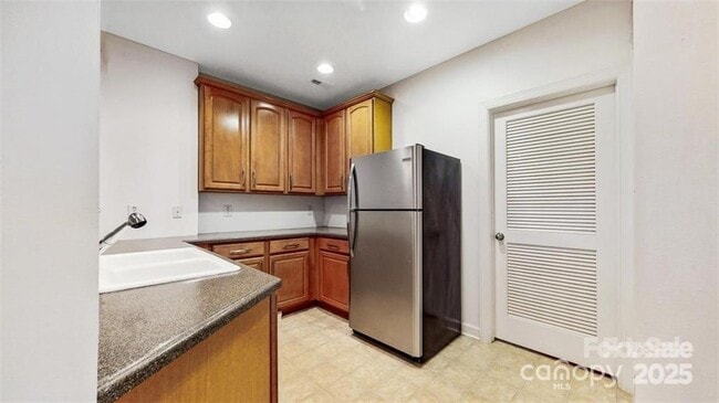 Building Photo - 407 Ranelagh Dr