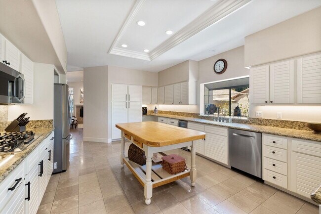 Building Photo - 47210 Heliotrope Dr