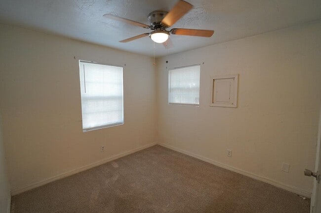 Building Photo - 702 Nassau St