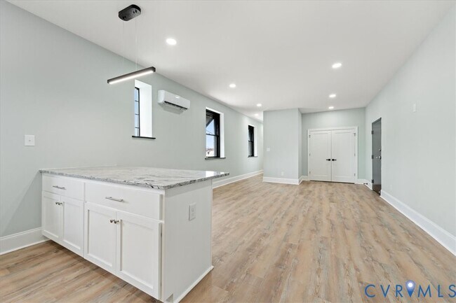 Building Photo - 207 E Broadway