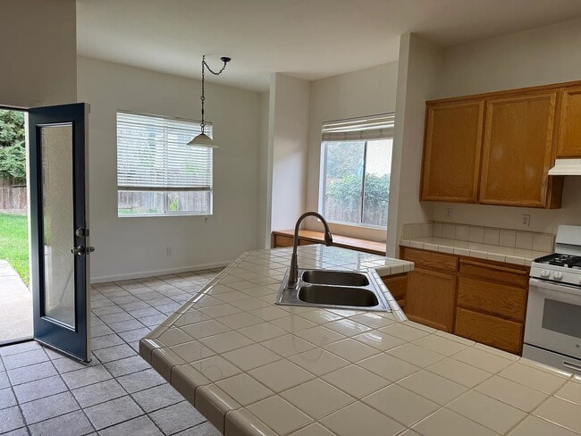 Building Photo - 2505 Shell Ct