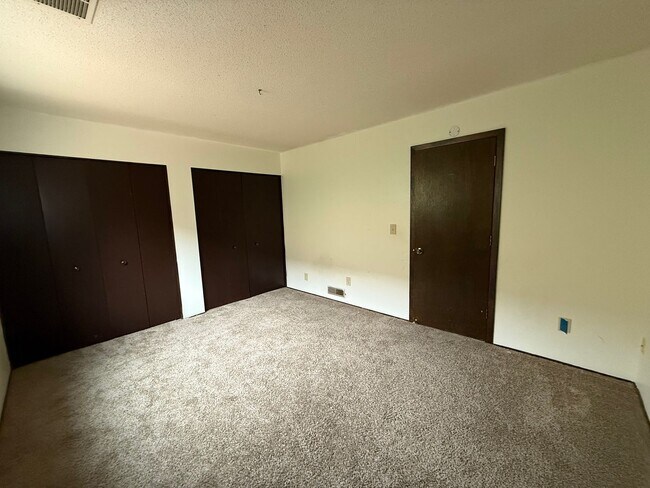 Building Photo - Updated Townhome in Coon Rapids!!  3bed/2bath